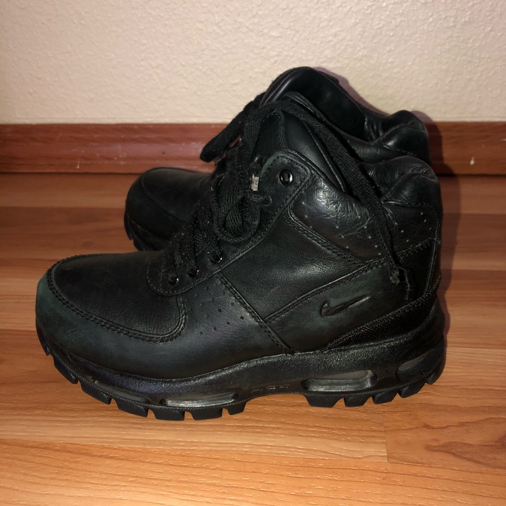 NIKE YOUTH SIZE 4Y GOADOME BOOTS